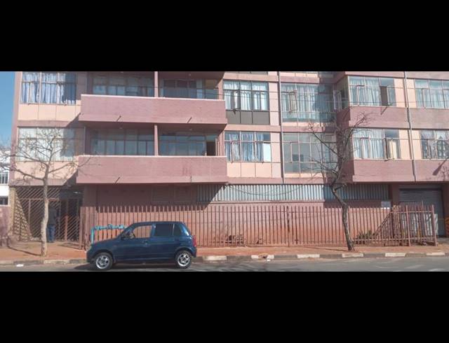 2 BEDROOM APARTMENT FOR SALE IN KEMPTON PARK CENTRAL